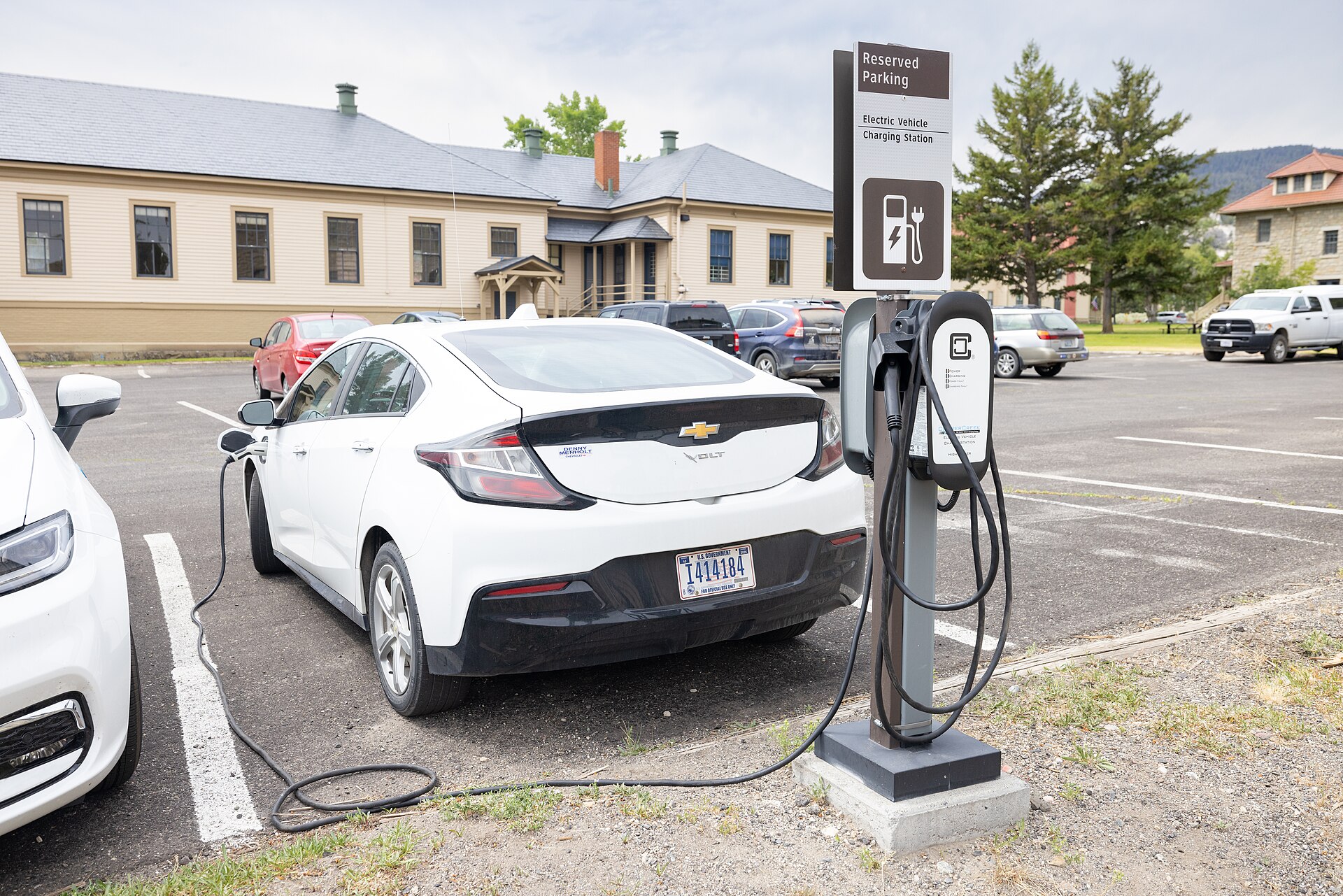Government_electric_vehicle_charging_station_(53091584986)