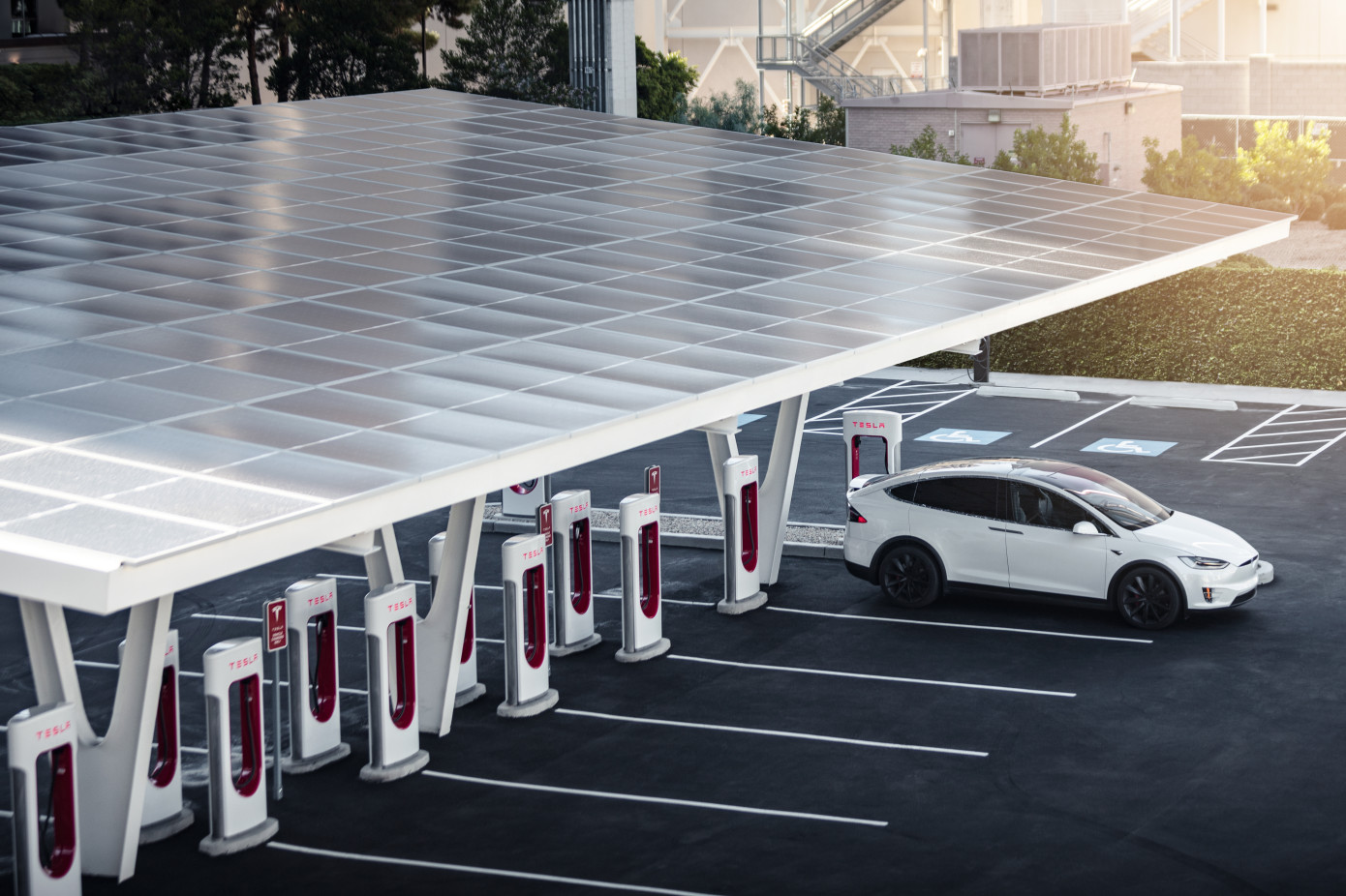 Extreme Weather and EV Charging: Navigating Challenges and Embracing Future Solutions